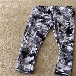 Black and white Capri leggings